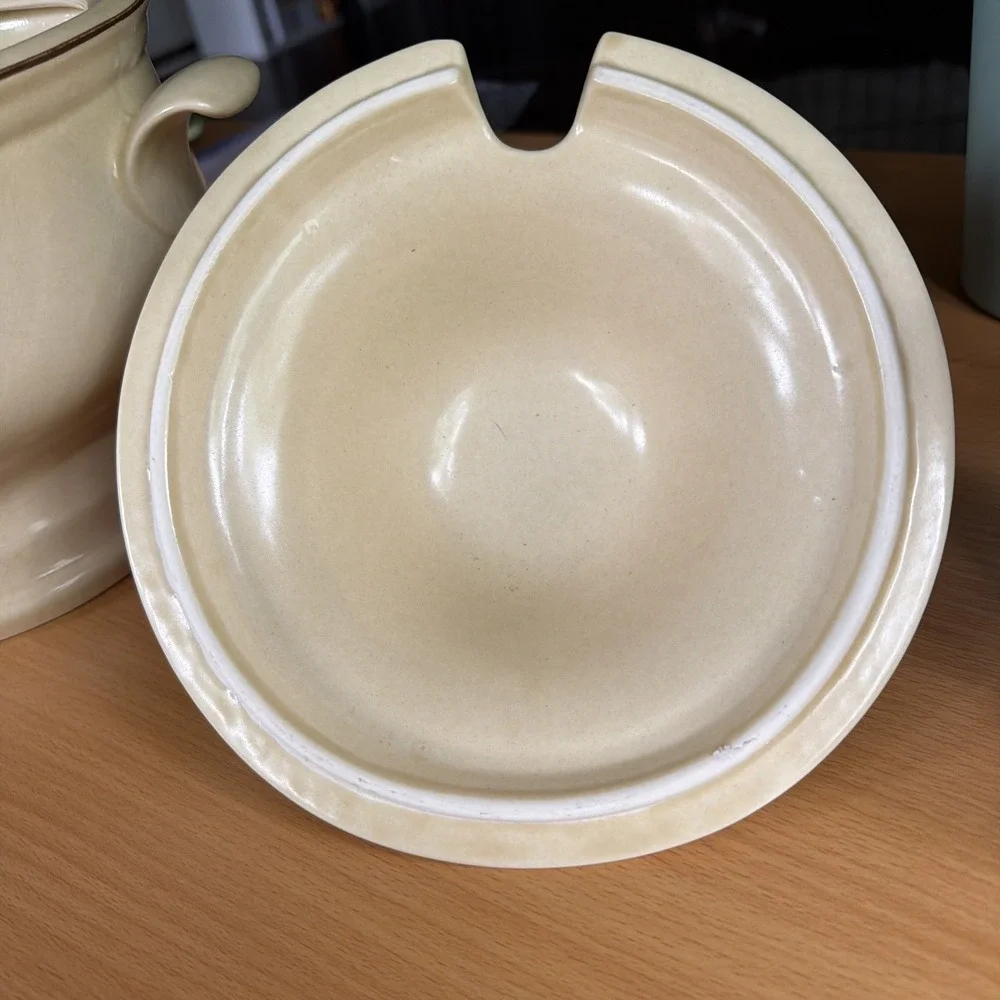 Pfaltzgraff Soup Tureen with Lid  Stoneware Beige Vintage Brown‎ G-160